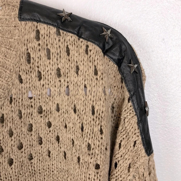 Pretty Good NWOT Women’s M/L Open Knit Pullover Sweater With Star Accent - Picture 4 of 6